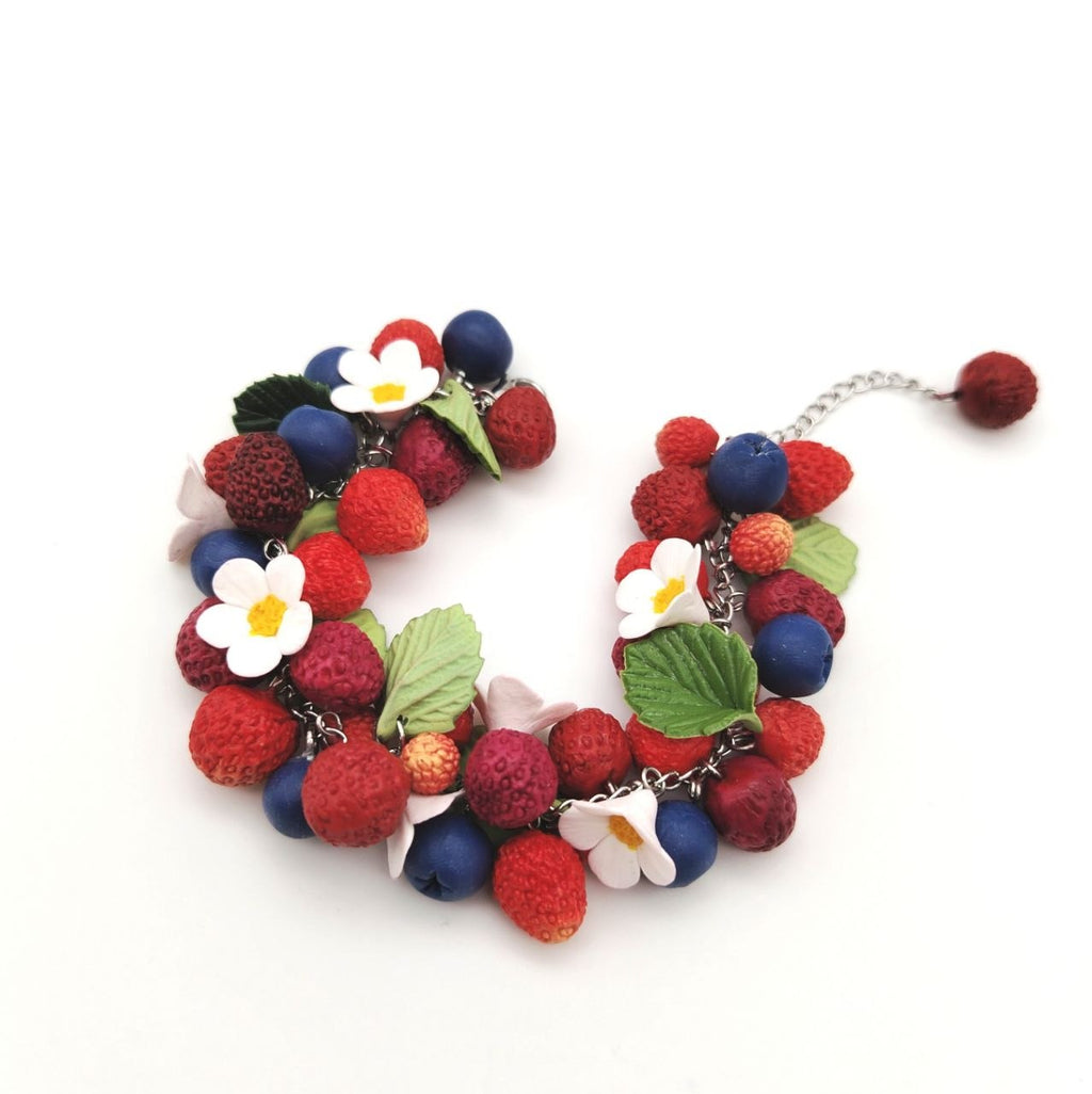 Bransoletka z poziomkami, borówkami i kwiatami handmade