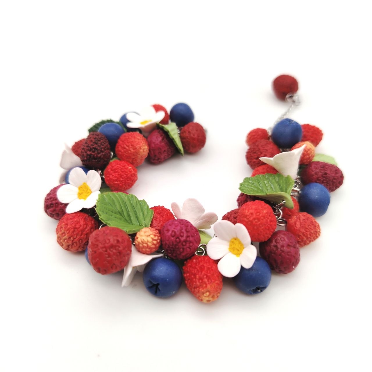 Bransoletka z poziomkami, borówkami i kwiatami handmade